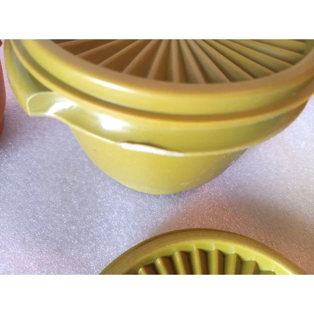 Set of 3 Vintage Tupperware 886 Servalier Bowls with 2 Extra Green Sunburst Lids